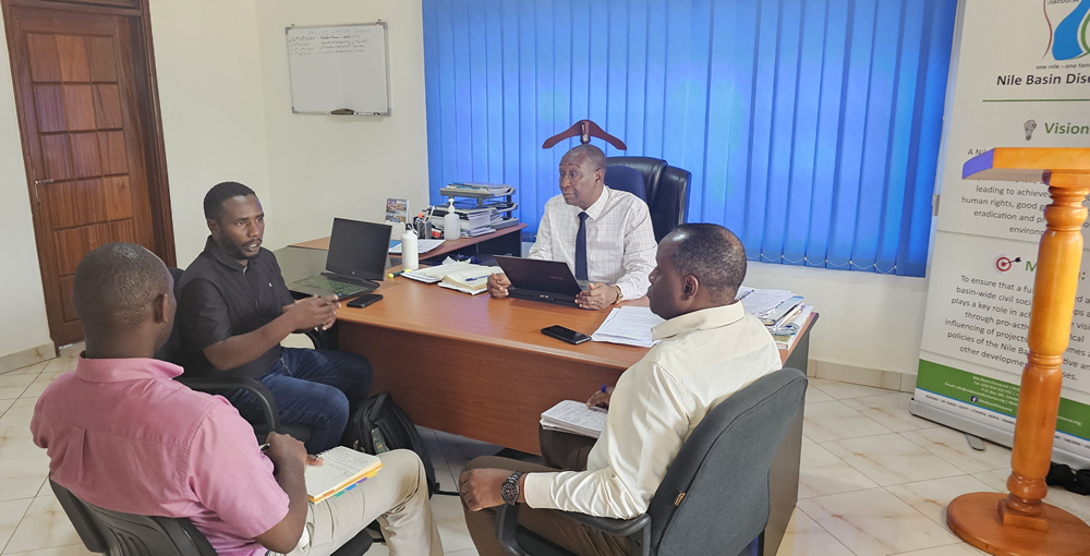 InfoNile's Andrew Aijuka (black shirt) holds discussions with the NBD team on establishing partnerships with Nile Media Networks